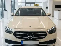 Gebraucht Mercedes E220 Avantgarde 194 PS (142 kW) 2023 Beige Kombi