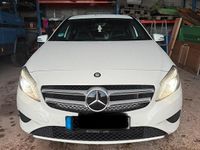 Gebraucht Mercedes A180 130 PS (95 kW) 2014 Weiß Kleinwagen