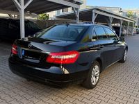 Gebraucht Mercedes E220 170 PS (125 kW) 2011 Schwarz Limousine