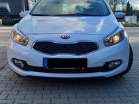 Usado Kia Ceed 99 HP (72 kW) 2013 Branco Citadino