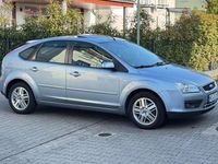 Gebraucht Ford Focus Ghia 101 PS (74 kW) 2006 Silber Limousine