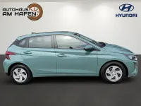 Neu Hyundai i20 Select 101 PS (74 kW) 2025 Grün Kleinwagen