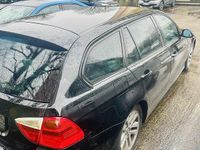 Gebraucht BMW 320 186 PS (136 kW) 2008 Schwarz Kombi