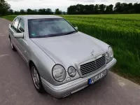 Gebraucht Mercedes E280 204 PS (150 kW) 1998 Silber Limousine