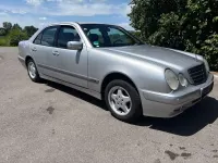 Gebraucht Mercedes E220 Classic 143 PS (105 kW) 2000 Silber Limousine