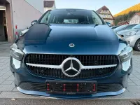Gebraucht Mercedes B180 116 PS (85 kW) 2023 Blau Kleinwagen
