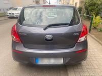 Gebraucht Hyundai i20 86 PS (63 kW) 2014 Grau Kleinwagen
