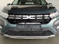 Neu Dacia Sandero Expression 91 PS (66 kW) 2025 Grün Kleinwagen