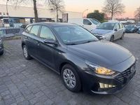 Gebraucht Hyundai i30 Select 120 PS (88 kW) 2020 Grau Kombi