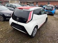 Gebraucht Toyota Aygo 69 PS (50 kW) 2014 Weiß Kleinwagen