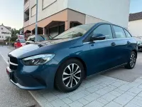 Gebraucht Mercedes B180 116 PS (85 kW) 2023 Blau Kleinwagen