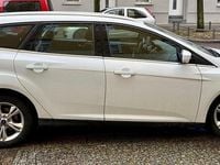 Gebraucht Ford Focus Champions Edition 125 PS (91 kW) 2012 Weiß Kombi
