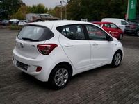 Gebraucht Hyundai i10 Trend 67 PS (49 kW) 2015 Weiß Kleinwagen