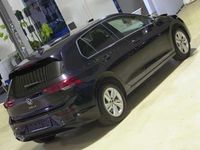 Gebraucht VW Golf VIII Life 116 PS (85 kW) 2023 Deep black pearlescent (metallic) Limousine