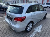 Gebraucht Mercedes B200 156 PS (114 kW) 2014 Silber Van / Kleinbus