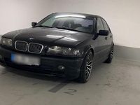 Gebraucht BMW 320 136 PS (100 kW) 2000 Schwarz Limousine