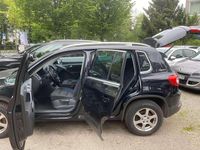 Gebraucht VW Tiguan Team 150 PS (110 kW) 2011 Schwarz SUV