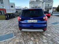 Gebraucht Ford Kuga Titanium 150 PS (110 kW) 2017 Blau SUV