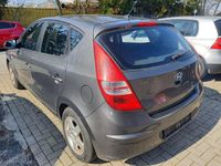 Gebraucht Hyundai i30 122 PS (89 kW) 2007 Grau Kleinwagen