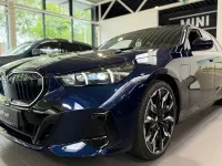 Neu BMW 550e Comfort Edition 489 PS (359 kW) 2026 Blau Kombi