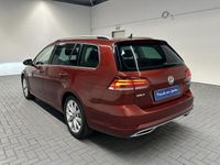Gebraucht VW Golf VIII Highline 131 PS (96 kW) 2020 Rot (cranberry red metallic) Kombi