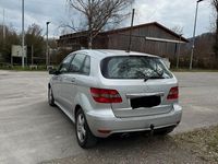 Gebraucht Mercedes B180 109 PS (80 kW) 2010 Silber Van / Kleinbus