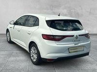 Gebraucht Renault Mégane III Life 101 PS (74 kW) 2016 Weiß Limousine