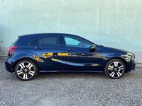 Gebraucht Mercedes A180 Night 109 PS (80 kW) 2018 Blau Limousine
