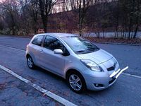 Gebraucht Toyota Yaris 69 PS (50 kW) 2010 Silber Kleinwagen