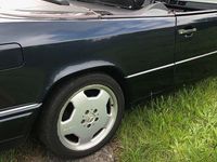 Gebraucht Mercedes E200 Edition 136 PS (100 kW) 1997 Blau Cabrio