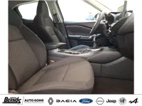 Gebraucht Nissan Juke Acenta 114 PS (83 kW) 2024 Ceramic grey (kbyg) SUV