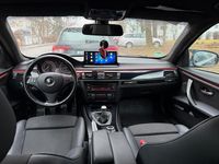 Gebraucht BMW 318 143 PS (105 kW) 2010 Schwarz Coupé