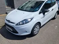 Gebraucht Ford Fiesta Trend 60 PS (44 kW) 2012 Weiß Kleinwagen