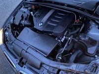 Gebraucht BMW 318 143 PS (105 kW) 2011 Grau Limousine