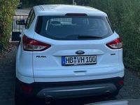 Gebraucht Ford Kuga Individual 150 PS (110 kW) 2015 Weiß SUV