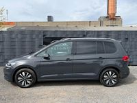 Gebraucht VW Touran Move 150 PS (110 kW) 2023 Gold Van / Kleinbus