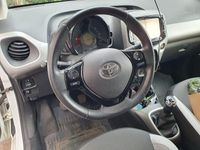 Gebraucht Toyota Aygo 69 PS (50 kW) 2017 Weiß Kleinwagen