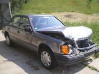 Gebraucht Mercedes E230 132 PS (97 kW) 1987 Andere farbe Limousine