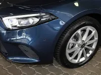 Gebraucht Mercedes A200 Progressive 163 PS (119 kW) 2021 Denimblau metallic Limousine