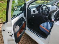 Second-hand VW up! 75 CP (55 kW) 2015 Alb Hatchback