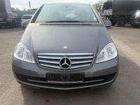 Gebraucht Mercedes A180 116 PS (85 kW) 2011 Mountaingrau  met. Kleinwagen