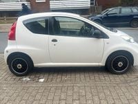 Gebraucht Peugeot 107 68 PS (50 kW) 2009 Weiß Kleinwagen