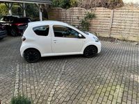 Gebraucht Toyota Aygo 69 PS (50 kW) 2014 Weiß Kleinwagen
