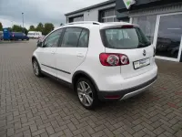 Usata VW Golf 105 CV (77 kW) 2011 Bianco Monovolume