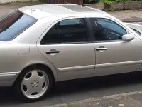 Gebraucht Mercedes E240 Avantgarde 170 PS (125 kW) 1998 Silber Limousine