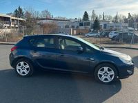 Gebraucht Opel Astra 100 PS (73 kW) 2012 Blau Kleinwagen
