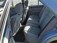 Gebraucht Mercedes E230 132 PS (97 kW) 1992 Blau Limousine