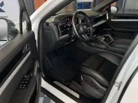 Second-hand Porsche Cayenne 470 CP (345 kW) 2023 Alb SUV