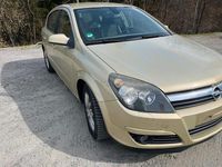 Gebraucht Opel Astra 105 PS (77 kW) 2005 Gold Limousine