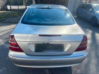 Gebraucht Mercedes E220 Avantgarde 150 PS (110 kW) 2005 Silber Limousine